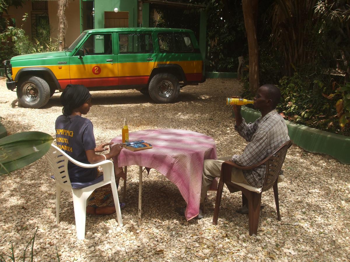 Camping-Sukuta & Lodge Luaran gambar